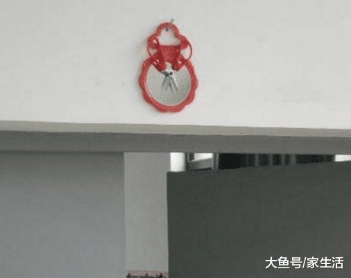 邻居如果在门口挂这个东西，切记要让他拿走，对你家运势影响大