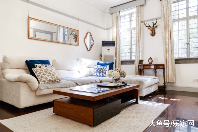 现在卫生间都流行拉槽了，不仅排水快，重点是有面子