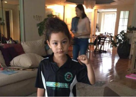 带你看看刘烨住的豪宅，如今定居在国外，内部装修很念旧