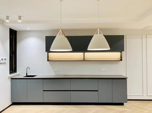 成都跃层装修实景图，色彩清新，确如一杯夏日里的薄荷茶