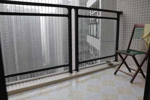 8万简单装修新房，电视墙省钱贴壁纸，没想到亲戚都夸接地气！