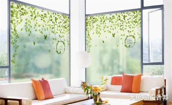 男友家挂窗帘为啥还贴玻璃膜? 邻居玻璃爆了砸到人我总算明白了!