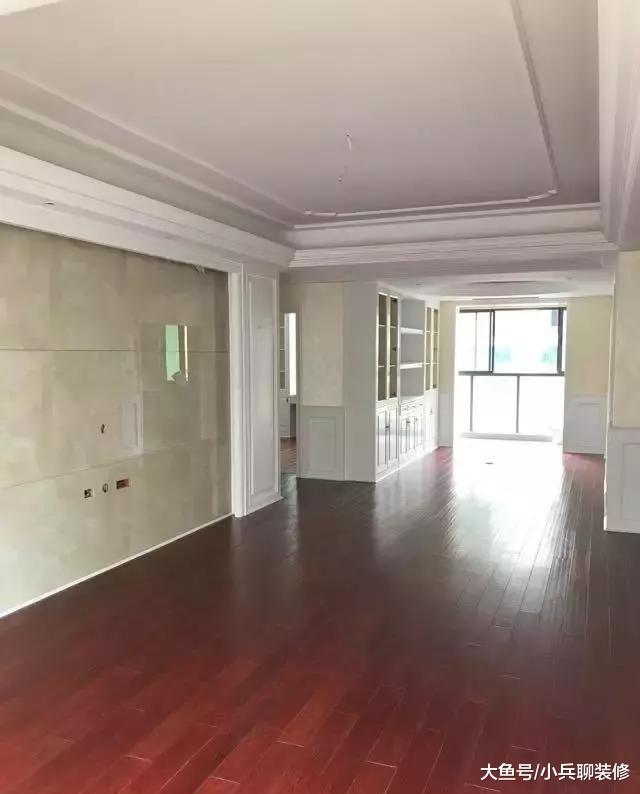 请大品牌公司装修，前后花了28万，竟被邻居吐槽卫生间蹲坑掉档！