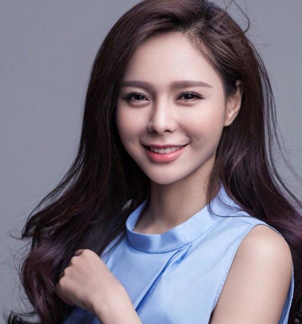 晒晒沈梦辰住的豪宅，房子外观看似像城堡，卧室布置太破旧了