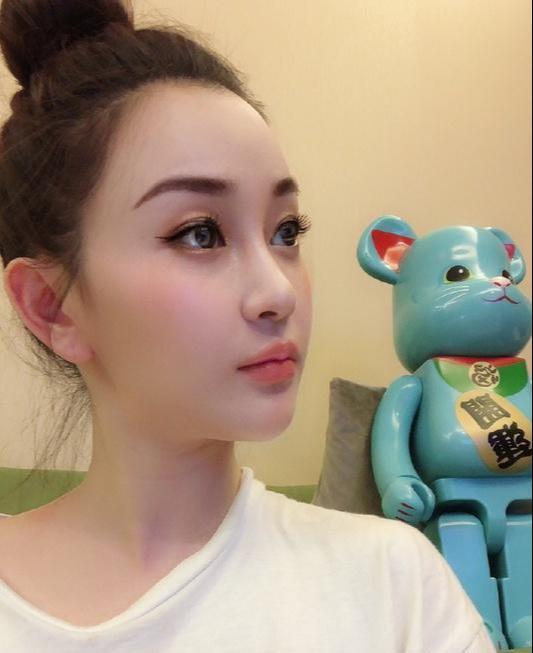 陈昱霖的豪宅首度曝光，奢侈生活，出行坐私人飞机，戴上百万名表