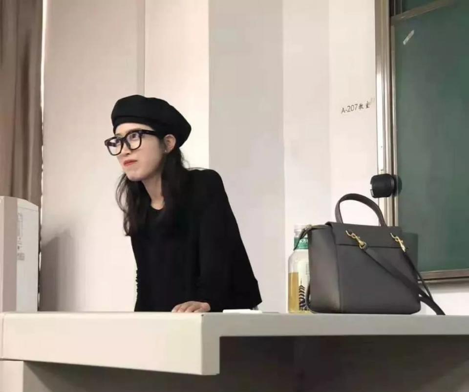 有个高颜值的老师是啥体验？上课是一种享受吧哈哈哈