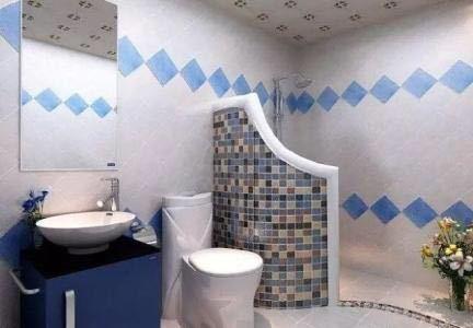 小卫生间不要装玻璃淋浴房了，年轻人喜欢这样设计，后悔知道晚了