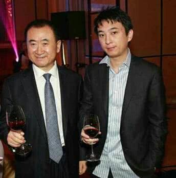 王健林不帮王思聪，意外获得人民日报点赞，有这样的父亲王思聪早晚成首富