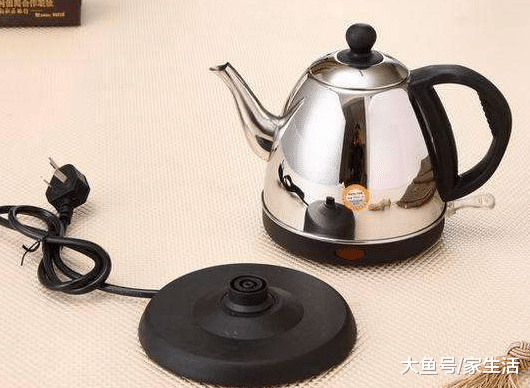 家里烧水万万别用这种电热水壶，还好听了师傅说，回家就扔掉