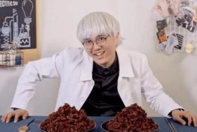 老干妈里也有鸡肉，120瓶分量曝光，小伙挑3小时后懵了