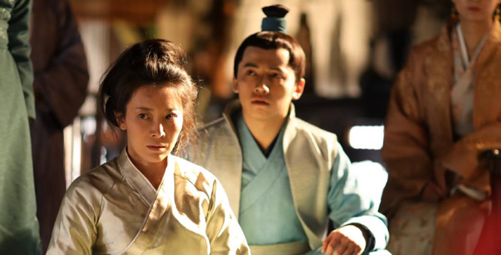 她是黄金女配，曾因和黄磊合影被吐槽，现41岁搭档小鲜肉演情侣