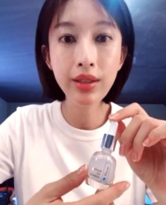 昨天张俪晒出的精华液, 被称为平价阿玛尼，网友黄皮几天白了