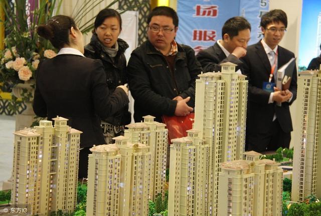 开发商买地送房回笼资金 老业主维权退房 政府约谈后房价回涨