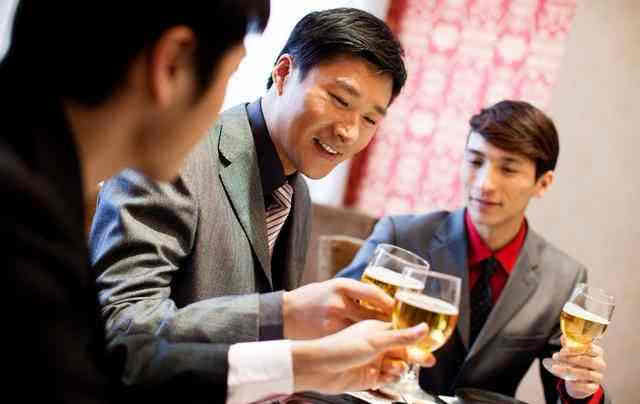 吴勇|老板请吃饭花280让我买单，30天没给我钱，收到他的微信愣了