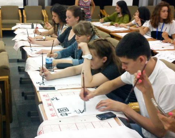 汉语正式加入俄罗斯高考，试题曝光后，国内网友：我怕是个文盲