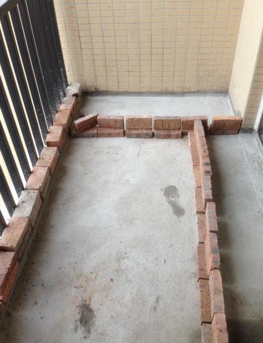 在阳台上砌个鱼池，成本只花200元，亲戚朋友们都眼红了