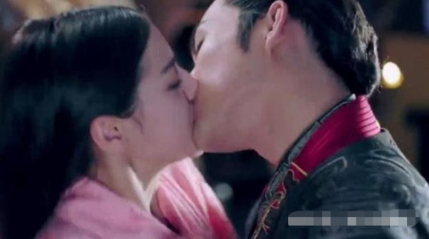 娱乐圈吻过热巴的4大男星，前3位都是被动，只有他才让热巴主动