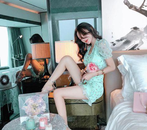 摄影：这样的大长腿真是美的不可方物，细腻白嫩真迷人