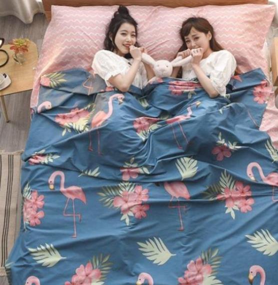 不得了啊，这个睡袋真的好用，干净实用很便携，地上水里都能用