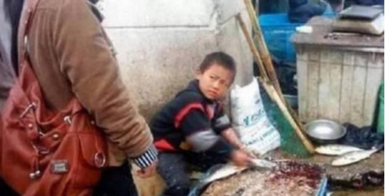 “杀鱼弟”百草枯事件后，与人斗殴进警局，这次网红身份保不了你