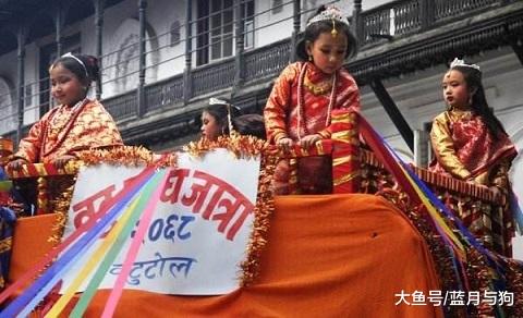 尼泊尔神秘的“活女神”：连国王都要下跪，退休后却生活凄惨