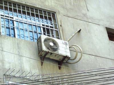 空调外机万万不要这样装，若非电器师傅说漏嘴，我家就吃了大亏