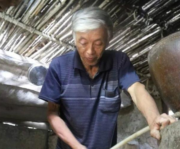 一家五代人隐居山洞百年不肯搬：城里人没这个福气