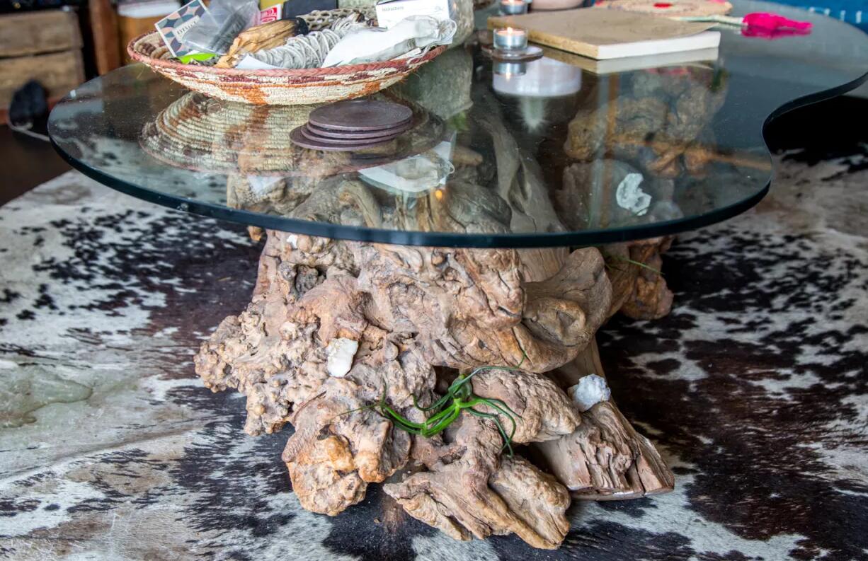 旧木桩做茶几，旧木板做调料架，112㎡的合肥房，木质材料用到了极致！