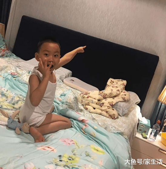 带你参观于震住的房子，家里面积还真是大，一家七口也完全够住