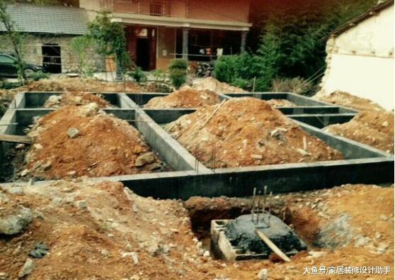 砸39万用水泥砖砌两层半小别墅, 被吐槽水泥砖遇水易粉化不太安全