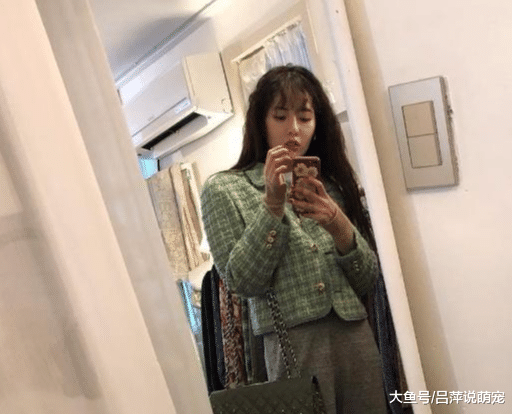 金泫雅幸福依偎在男友怀里，镜子里的戒指亮了？网友：要求婚吗？