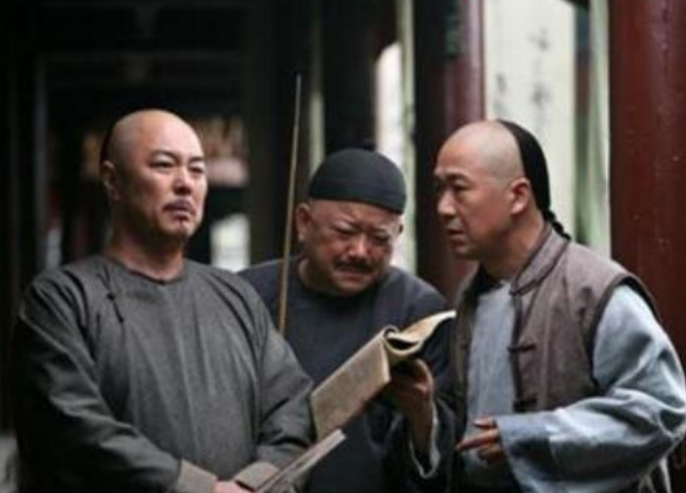 上联：“山东山西河南河北，东西南北，山河壮丽”，下联堪称经典