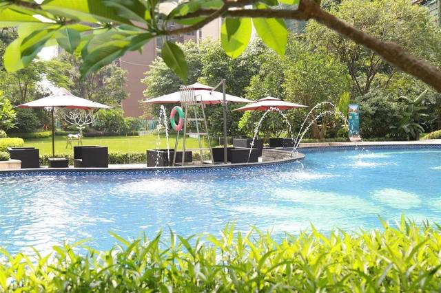 闹心的交房日！业主哭了！人工湖竟然是画的.......