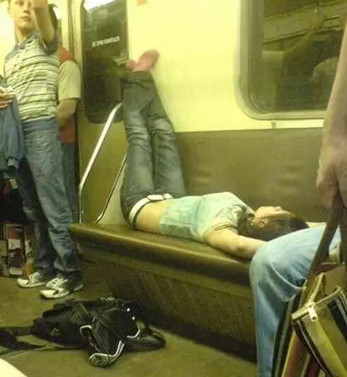 爆笑GIF：终于，十分钟后塞进去了