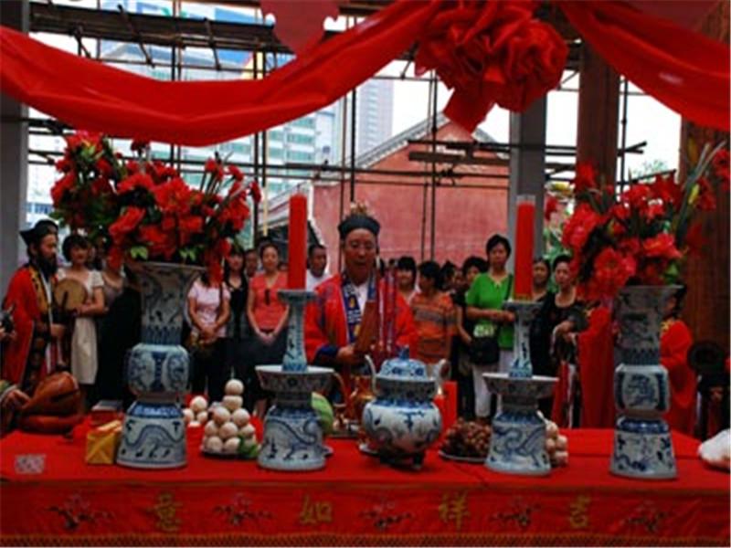 農村新房即將上梁了，你們那邊的習俗也要做這些準備嗎？