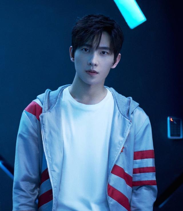 人民日报海外版都在发《全职高手》，为什么有一群人在自怨自艾？