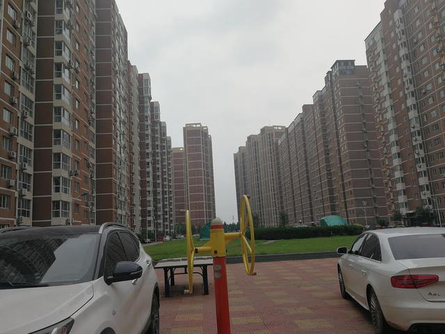 买房跌百万，只需继续月供都没有接盘侠，咋回事啊？