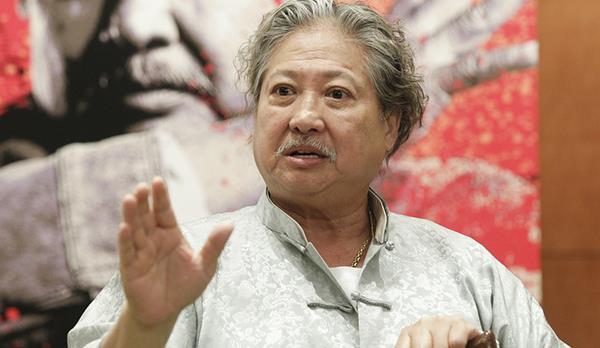 洪金宝老了，周润发老了，成龙老了，而他63岁活成36岁样貌！