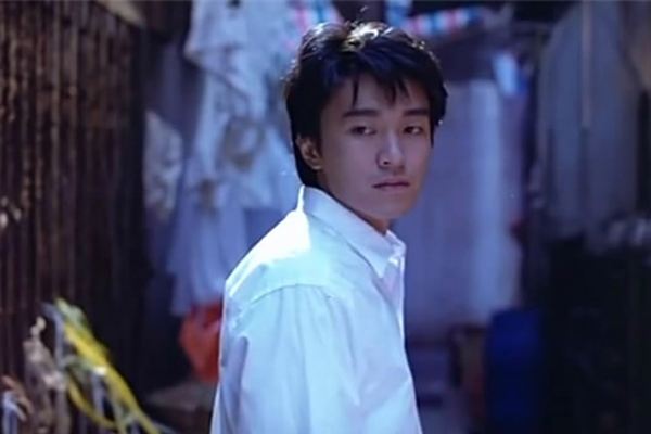 《功夫》中的龅牙妹原来长这样，这么多年，感觉被星爷骗了