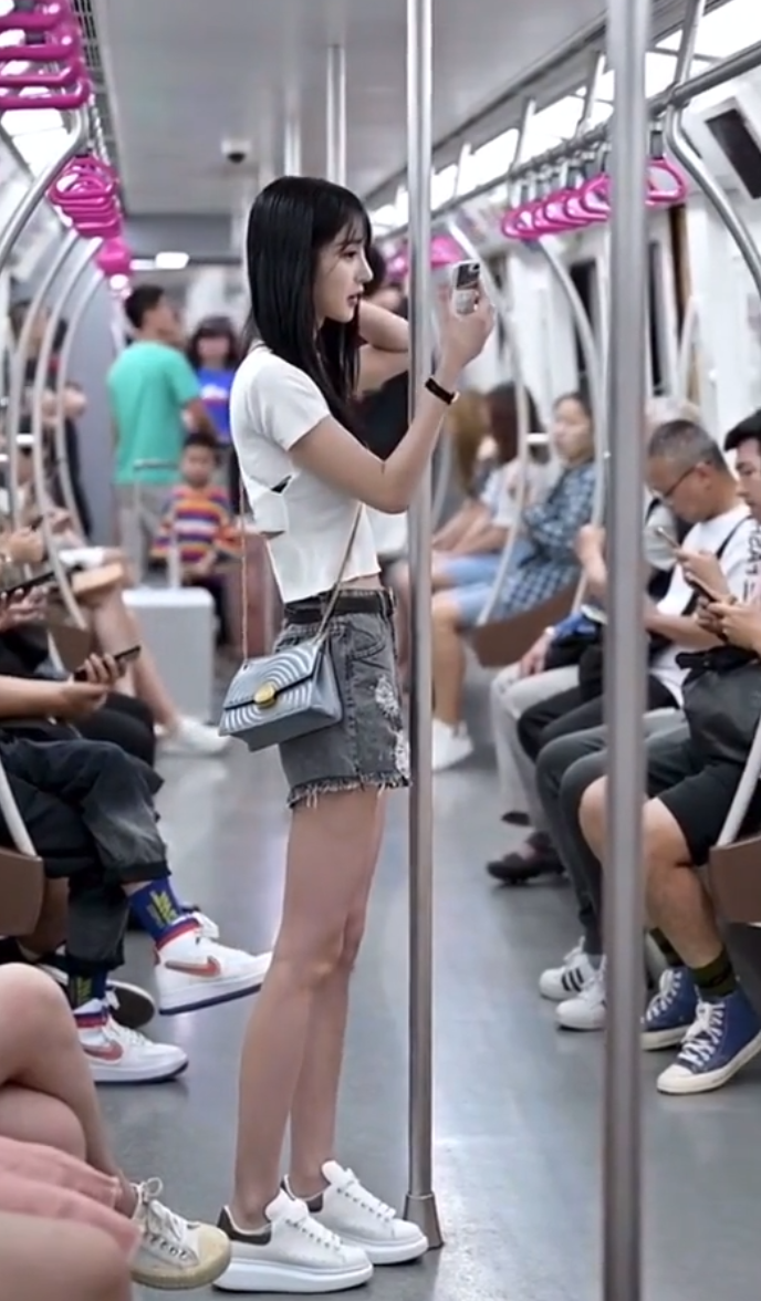 那些单身的男生一点眼力劲儿都没有，活该你们单身