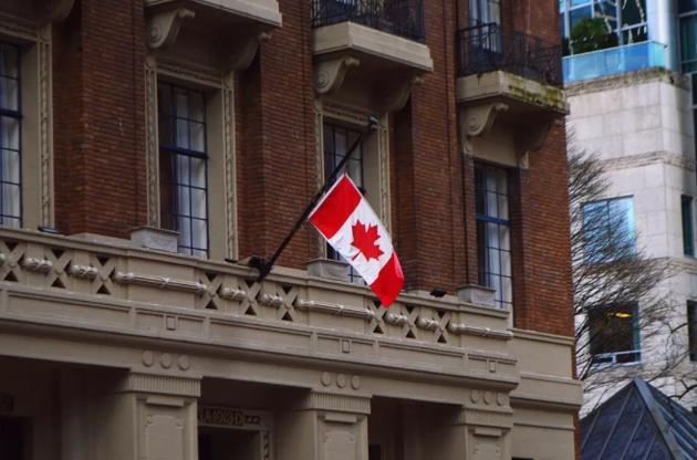 房价泡沫破灭，加拿大人付出代价：公务员被炒，民众借钱买食物