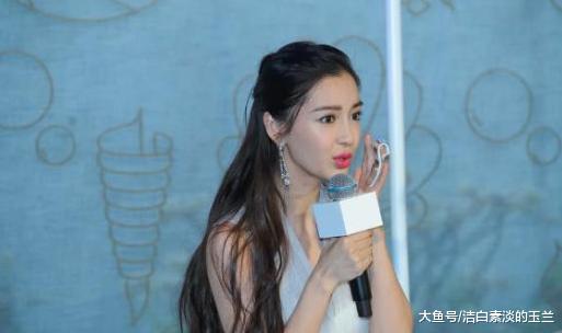 杨颖手指受伤还不忘抽烟，看来戒烟又失败，网友心疼小海绵