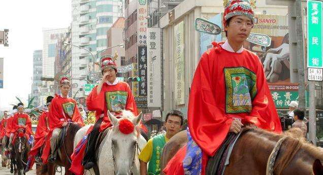 这一高考状元人生开挂，毕业7年连升拥有19套房，却不值得学习