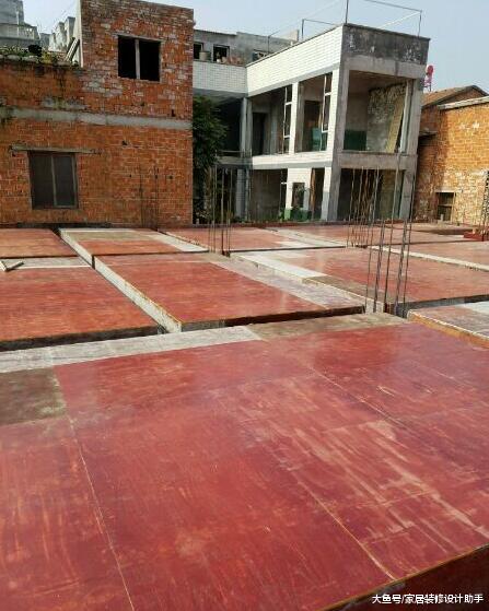 左右邻居蛮横不讲理, 就不让我挖地基, 被逼砸9吨钢筋做满堂红泄火