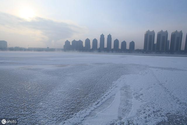 咬紧牙关，捂紧钱包，这一次楼市有三大不同，房价调整比想象还狠
