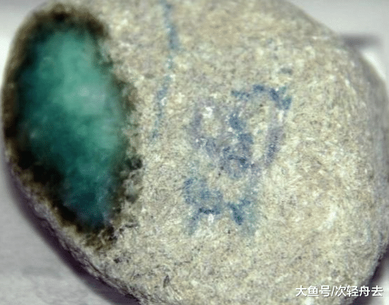 ＂小伙抱一破石头鉴宝，声称价值三四亿，专家：没你想得那么简单＂