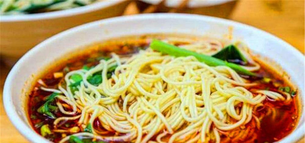 为什么面馆里一般都是用水煮面然后放高汤里呢？看完你就知道了！
