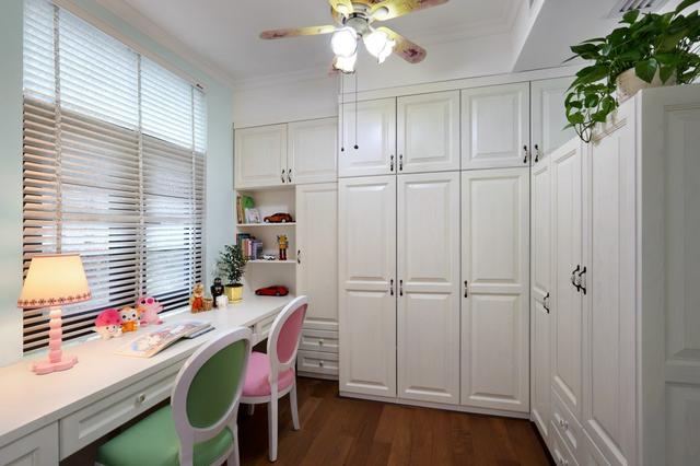 别再浪费家里小角落了，这样设计还能多出一个衣帽间，漂亮又实用