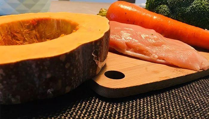 自制新鲜狗粮(犬舍配方), 超级简单的黄金时蔬鸡肉丸