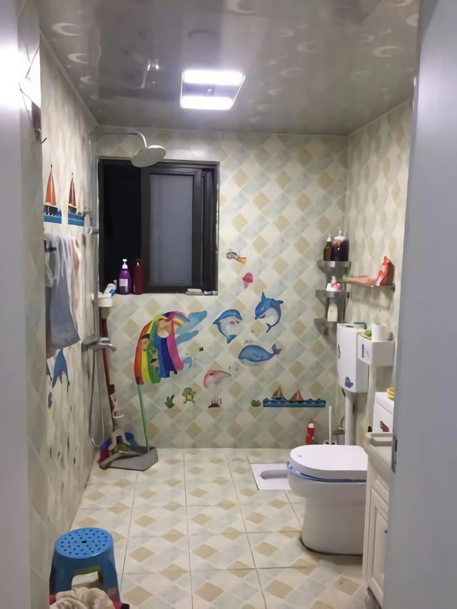 老公執意不在客廳裝電視，裝修完看到效果，忍不住夸老公聰明！